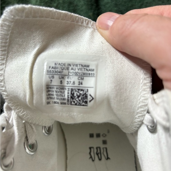 Converse High Tops -Size 7 - Picture 10 of 11